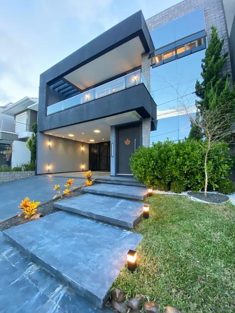 Sobrado à venda em Cachoeirinha, Central Park, com 3 suítes, com 212 m²